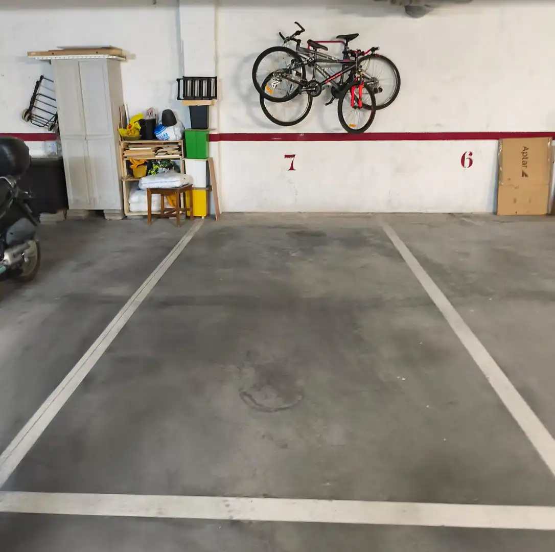 Parkplatz von Maisonette zum Verkauf in Terrassa mit Heizung, Parkett und Ofen