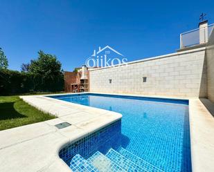 Swimming pool of Single-family semi-detached for sale in San Morales  with Heating, Parquet flooring and Terrace