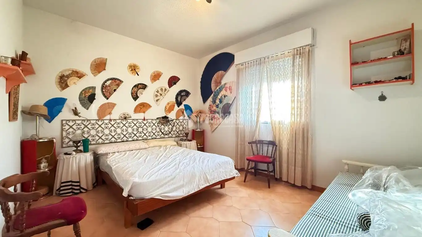 Habitación de Casa adosada en venta en Camarena con Calefacción, Trastero y Piscina comunitaria