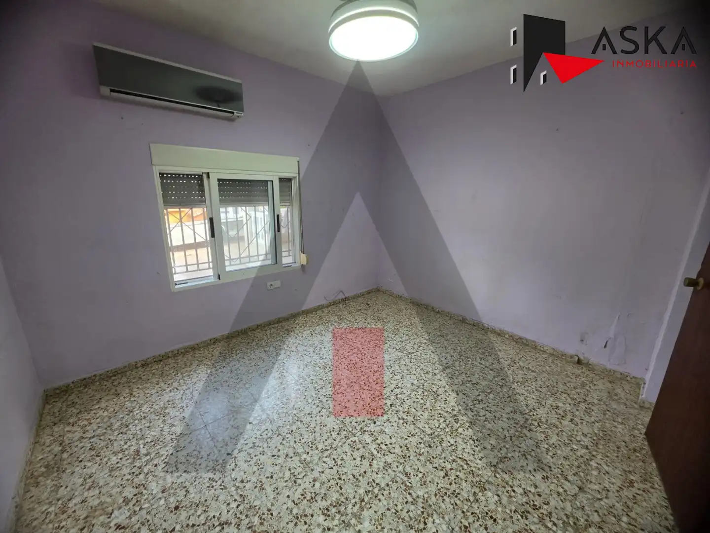 Sala d'estar de Casa o xalet en venda en Montserrat amb Jardí privat, Traster i Piscina