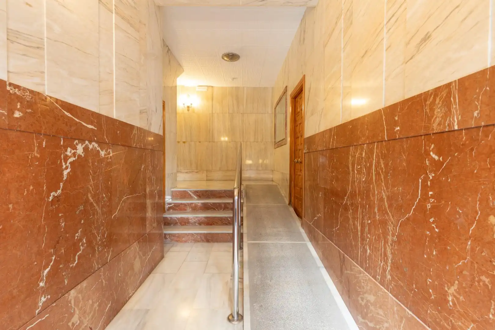 Wohnung zum Verkauf in Granada mit Parkett