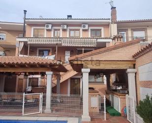 Vista exterior de Casa o xalet de lloguer en Almorox amb Aire condicionat, Calefacció i Jardí privat
