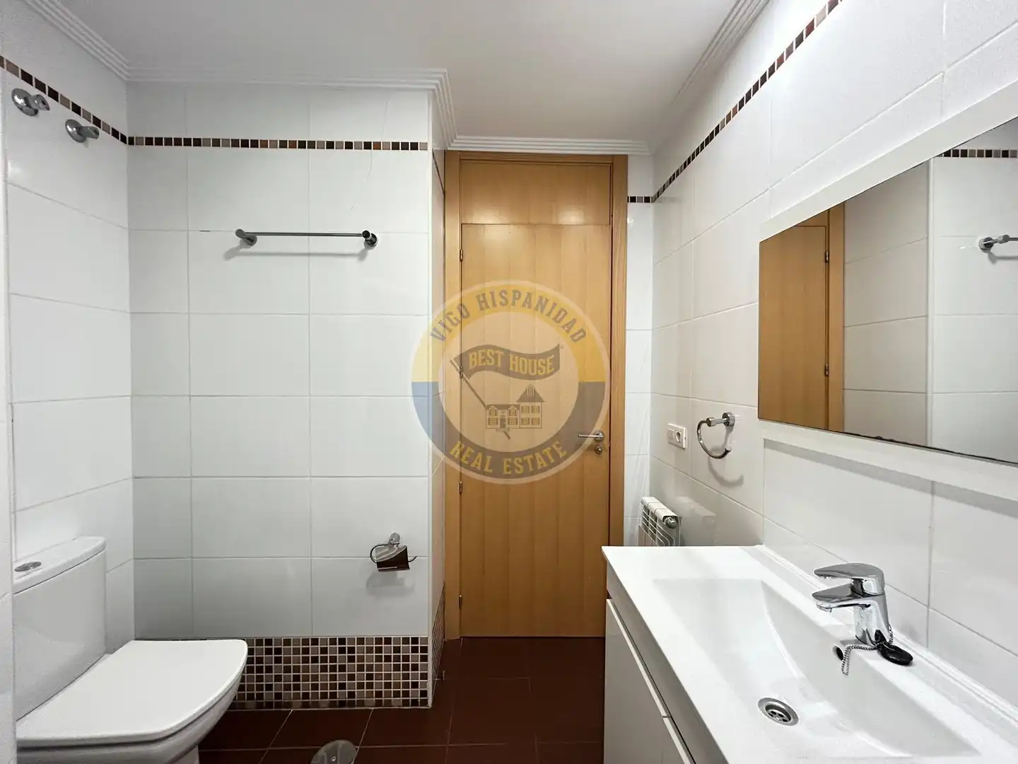 Bany de Apartament en venda en Vigo  amb Calefacció i Traster
