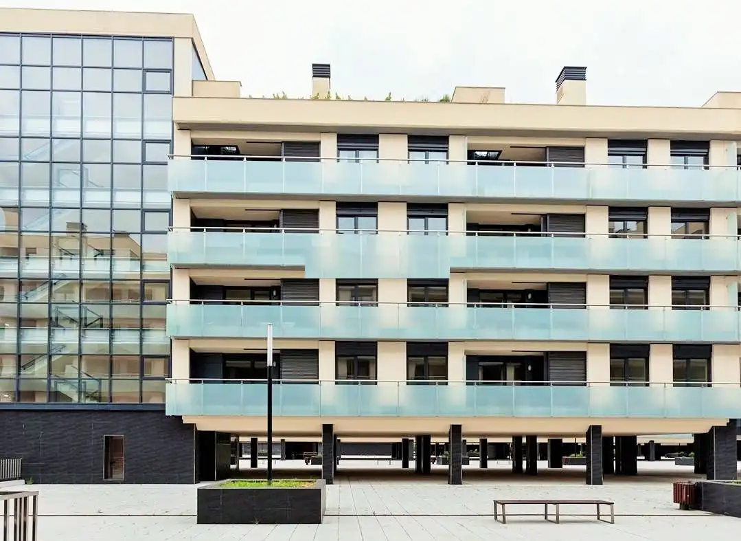 Außenansicht von Garage zum Verkauf in Oviedo 