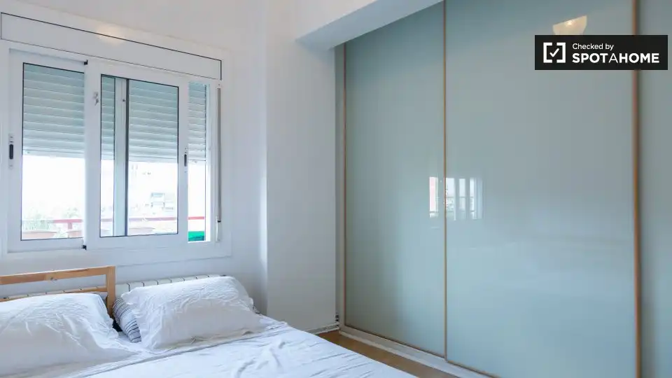 Dormitori de Apartament per a compartir en Barcelona amb Aire condicionat, Calefacció i Terrassa