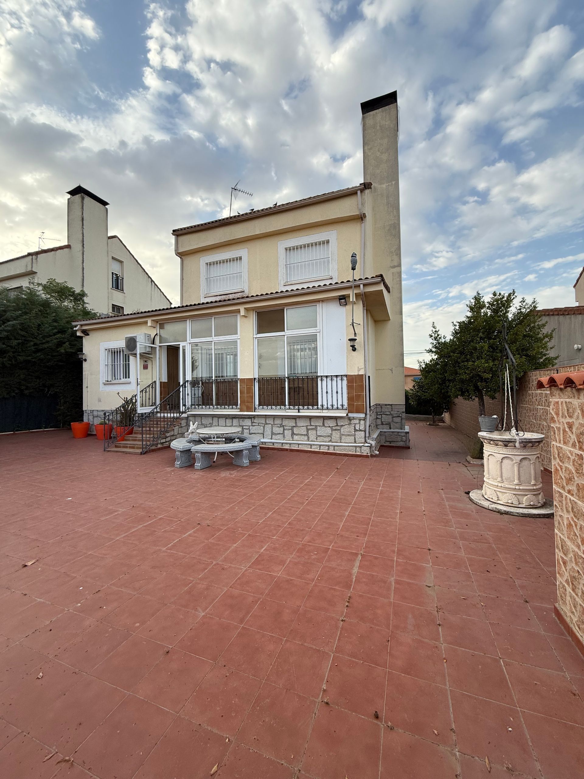 Vista exterior de Casa o xalet en venda en Las Ventas de Retamosa amb Aire condicionat, Calefacció i Traster