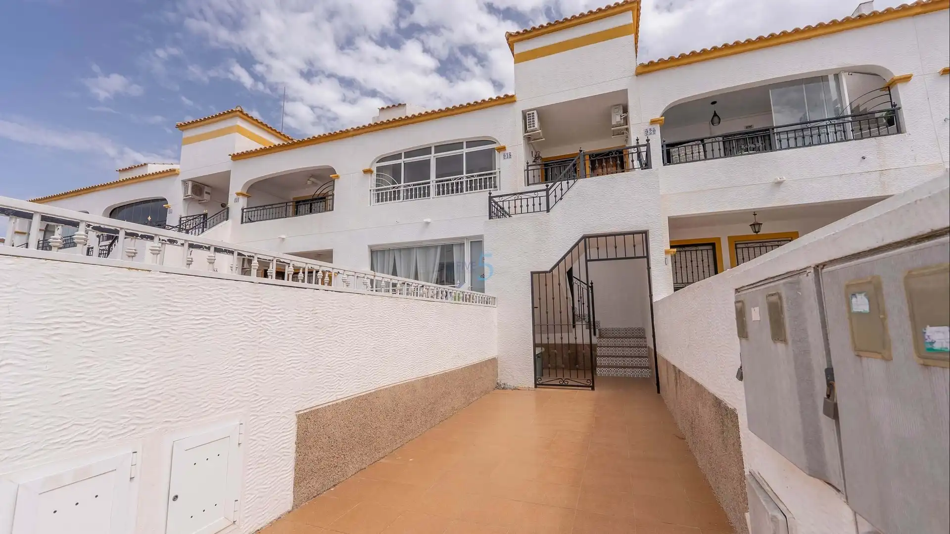 Flat with terrace for sale in Desamparados - Hurchillo - Torremendo