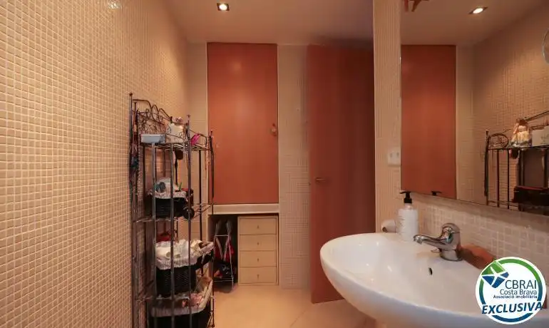 Baño de Piso en venta en Llançà con Calefacción, Jardín privado y Terraza