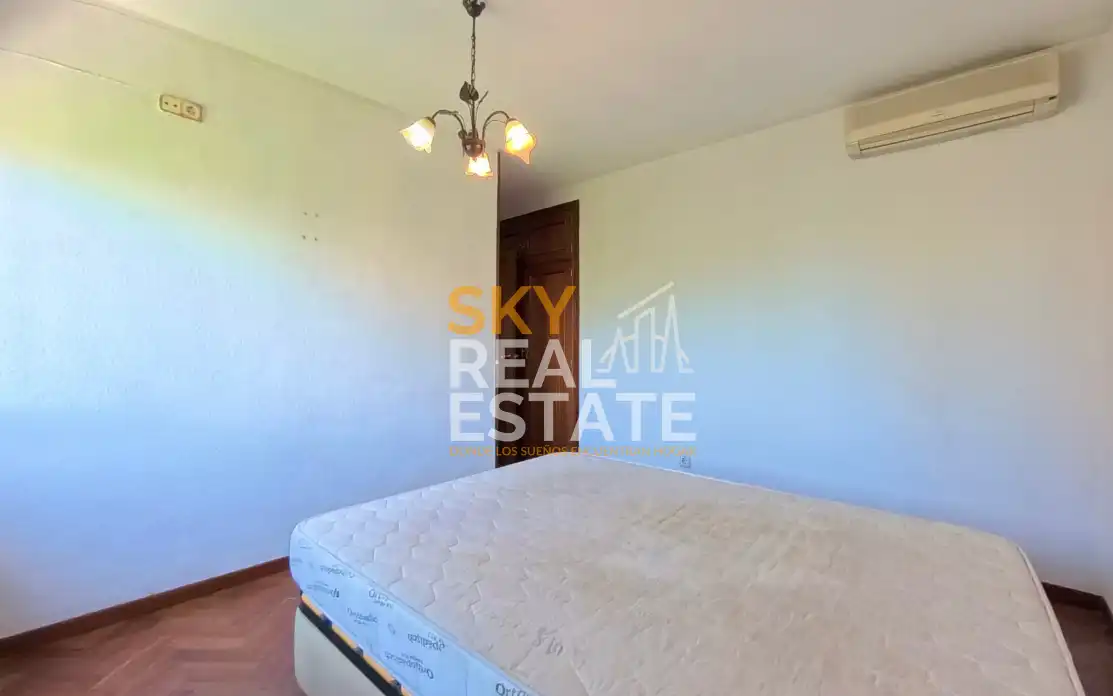 Bedroom of Flat for sale in Fuenlabrada  with Air Conditioner, Furnished and Balcony