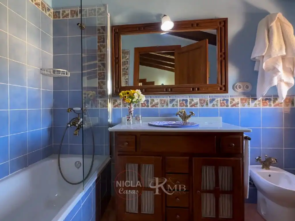 Bathroom of Houses for sale in Vélez-Blanco  with Air Conditioner, Terrace and Swimming Pool