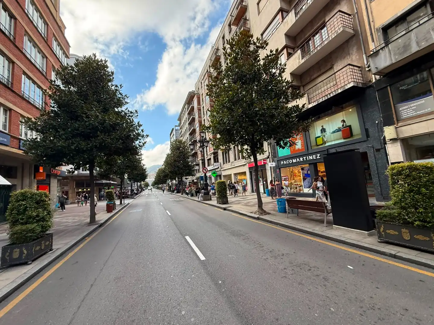 Vista exterior de Oficina de alquiler en Oviedo  con Calefacción, Terraza y Amueblado