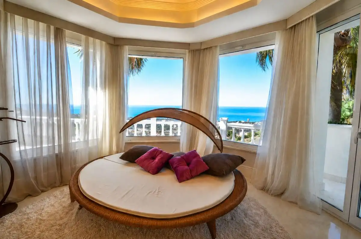 Dormitori de Casa o xalet en venda en Marbella amb Aire condicionat, Jardí privat i Piscina