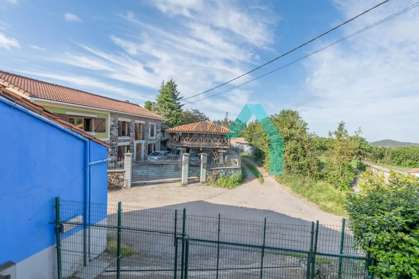 Vista exterior de Casa o xalet en venda en Castrillón amb Calefacció, Jardí privat i Parquet