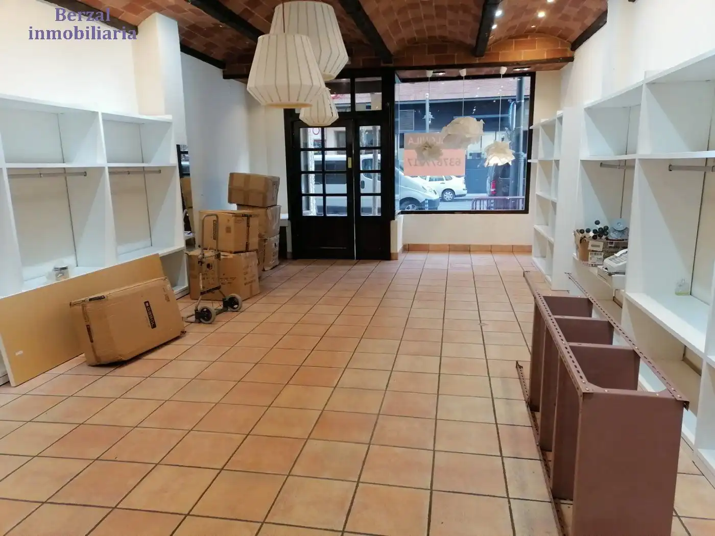 Local comercial de lloguer a Calle Gonzalo Berceo