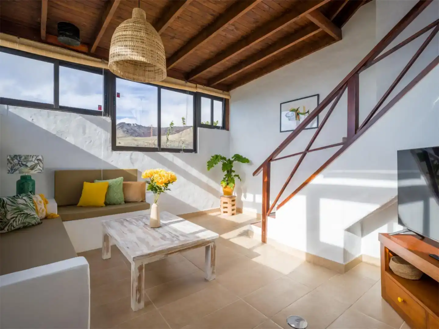 Sala de estar de Casa adosada en venta en Haría con Trastero, Horno y Lavadora