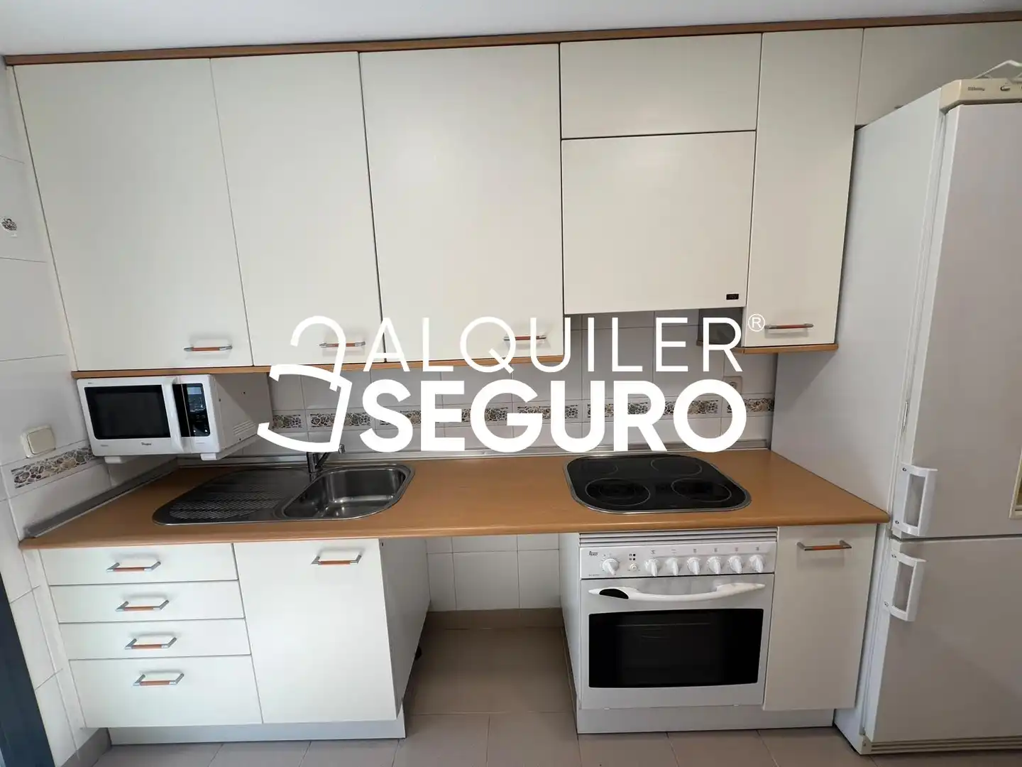 Cuina de Pis de lloguer en Madrid amb Aire condicionat, Calefacció i Traster