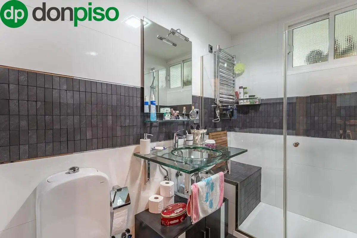 Bathroom of Houses for sale in Granada  with Air Conditioner, Heating and Terrace