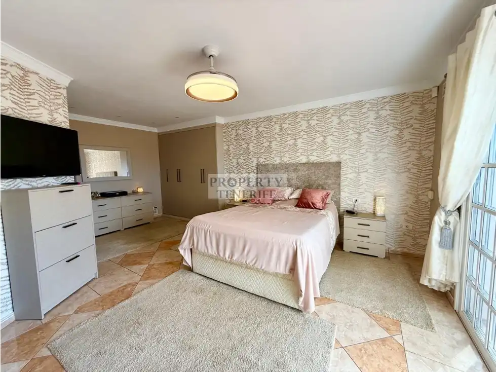 Habitación de Casa o chalet en venta en Arona con Terraza, Piscina y Amueblado