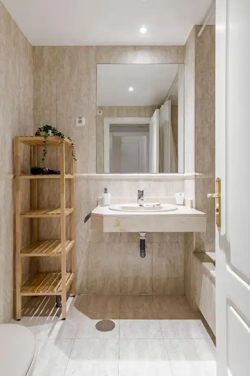 Bany de Apartament en venda en Madrid amb Aire condicionat i Moblat