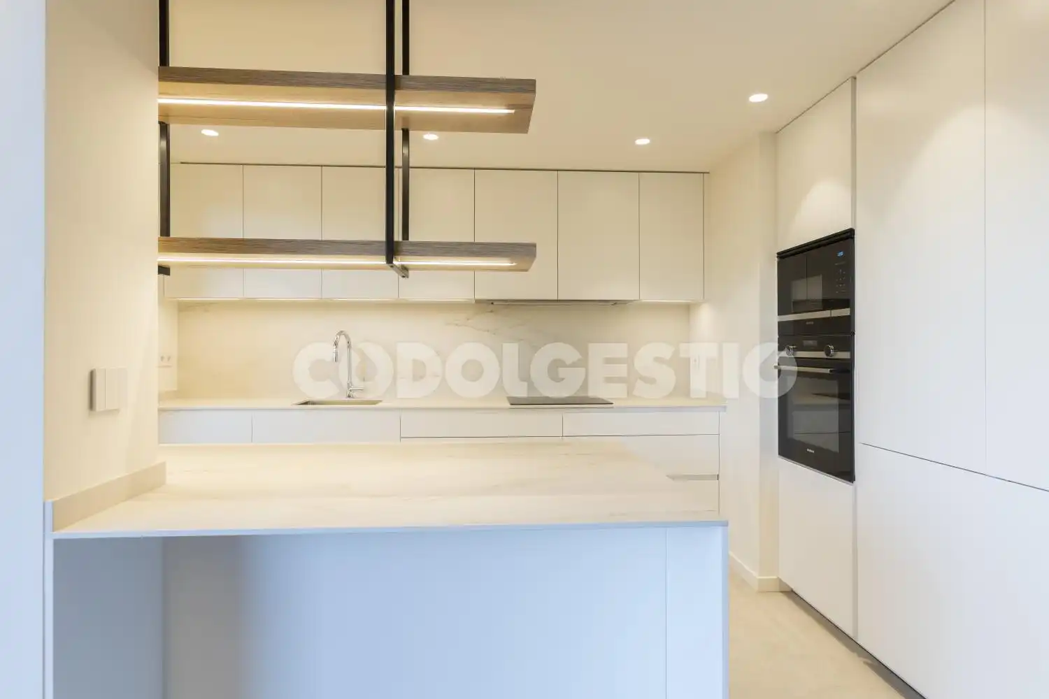 Flat for rent in Mossèn Gudiol, 9, Centre