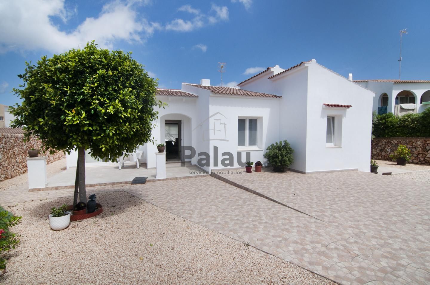 Vista exterior de Casa o xalet en venda en Ciutadella de Menorca amb Aire condicionat, Jardí privat i Terrassa