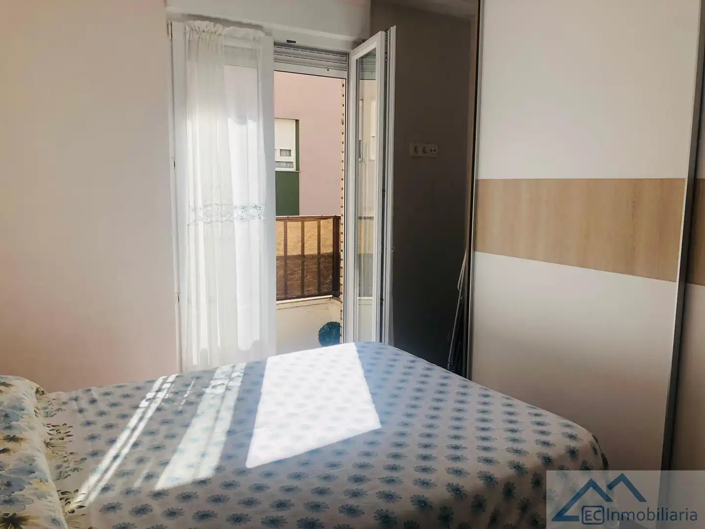 Schlafzimmer von Wohnung zur Miete in Santander mit Möbliert