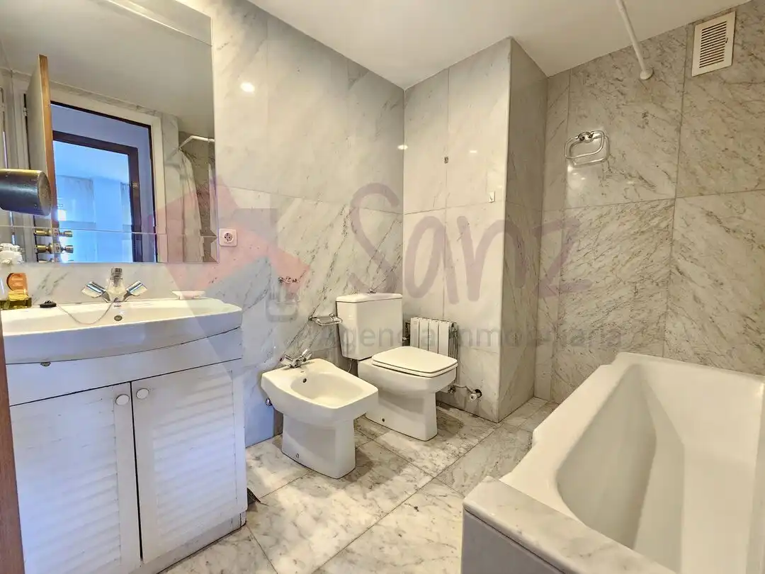 Baño de Piso de alquiler en  Logroño con Calefacción y Balcón
