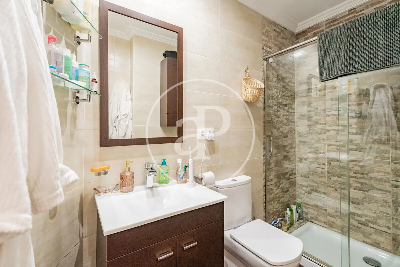 Baño de Piso de alquiler en Madrid con Aire acondicionado y Calefacción