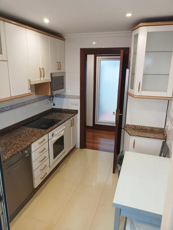 Cocina de Apartamento en venta en Pontevedra Capital  con Calefacción, Parquet y Terraza