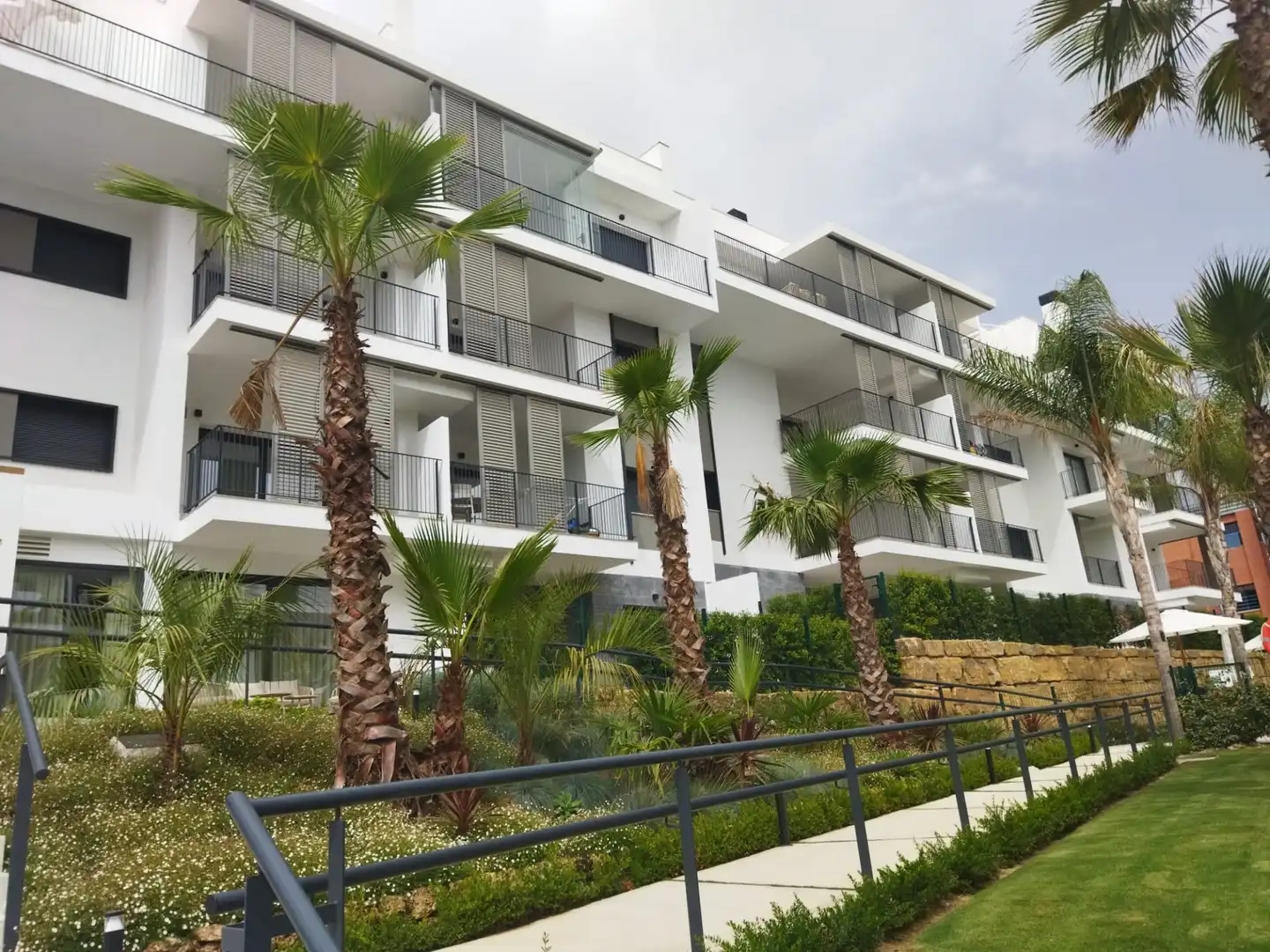 Vista exterior de Apartament de lloguer en Estepona amb Aire condicionat, Terrassa i Traster