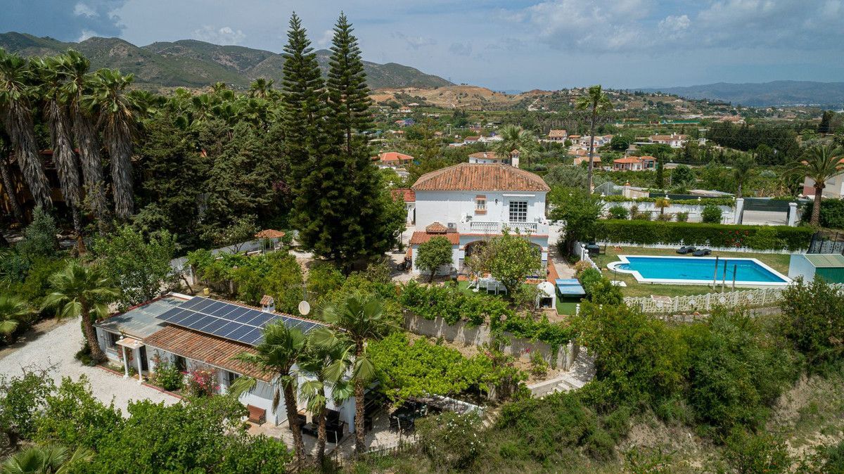 Exterior view of Country house for sale in Alhaurín de la Torre  with Private garden, Terrace and Swimming Pool