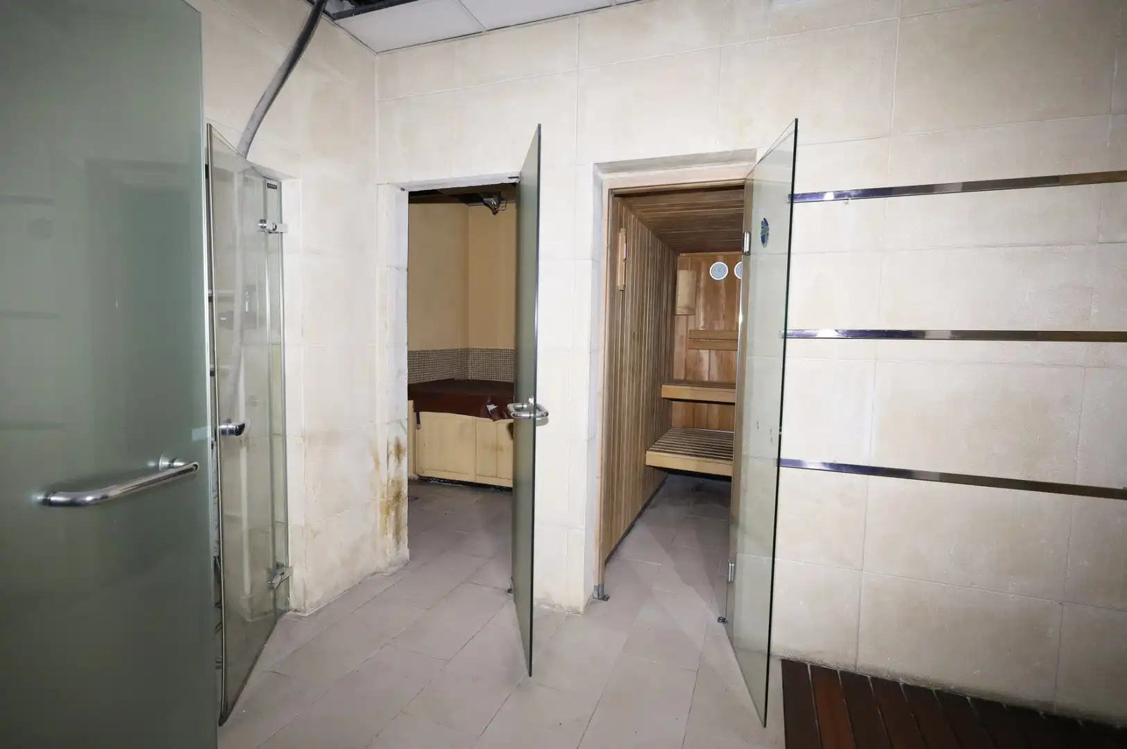 Badezimmer von Geschaftsraum zur Miete in Madrid mit Klimaanlage, Heizung und Möbliert