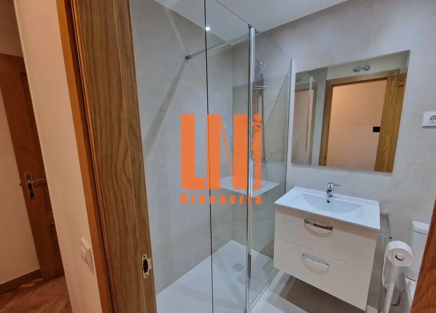 Baño de Piso de alquiler en Pozuelo de Alarcón con Calefacción, Parquet y Terraza