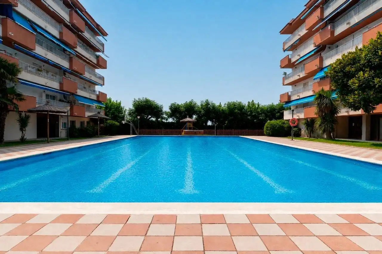 Piscina de Piso en venta en Arenys de Mar con Terraza, Trastero y Balcón