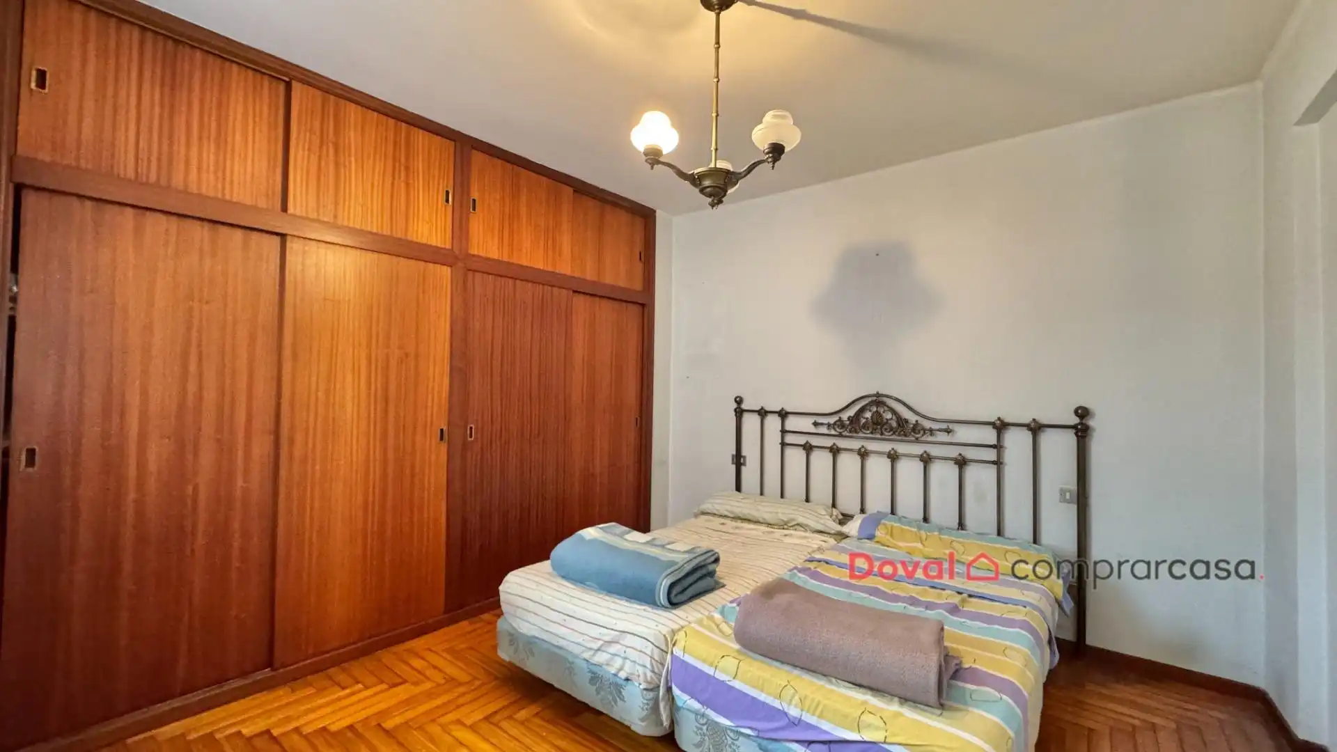 Habitación de Piso en venta en Vigo  con Calefacción, Parquet y Terraza