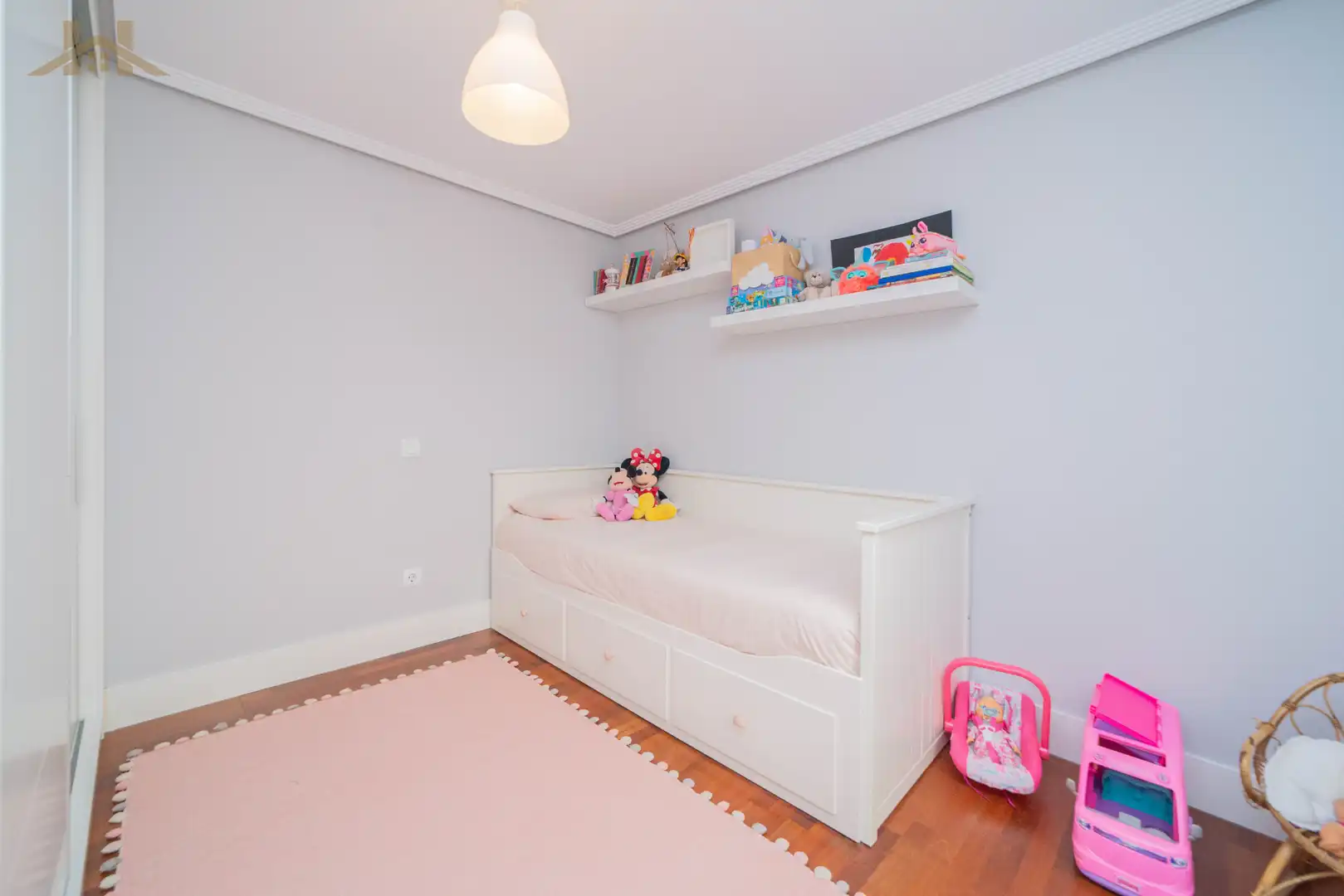 Habitación de Planta baja en venta en Boadilla del Monte con Aire acondicionado, Calefacción y Jardín privado