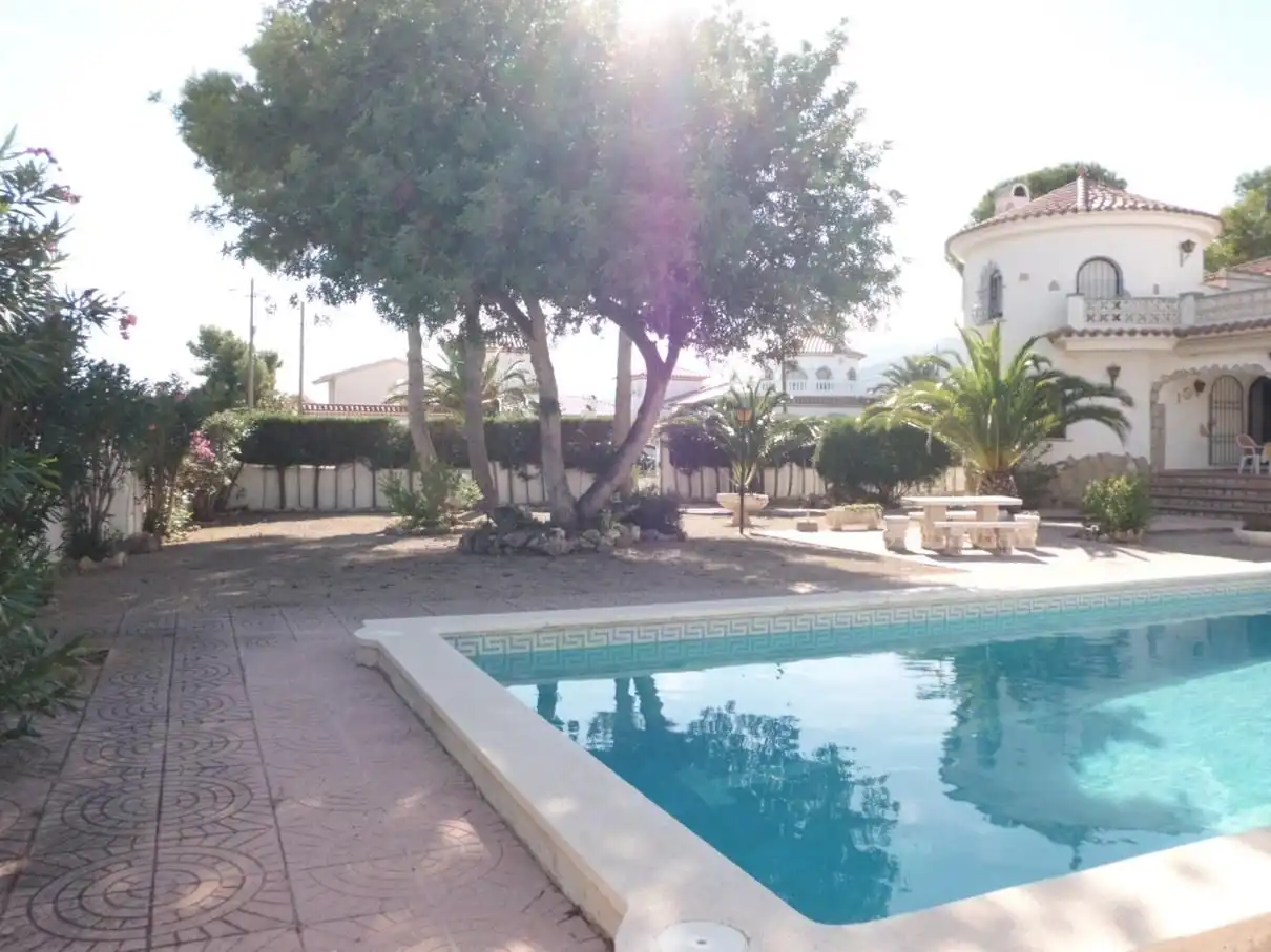 Villa avec piscine à vendre à Miami Platja