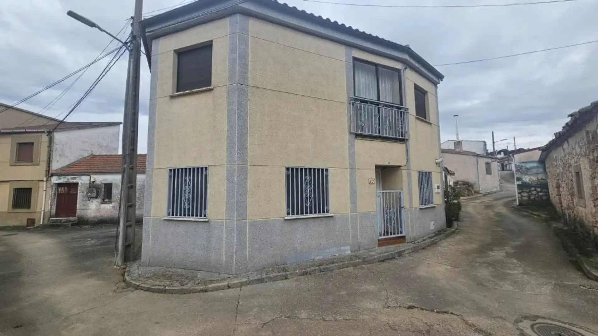 Vista exterior de Casa o chalet en venta en Vega de Tirados con Balcón