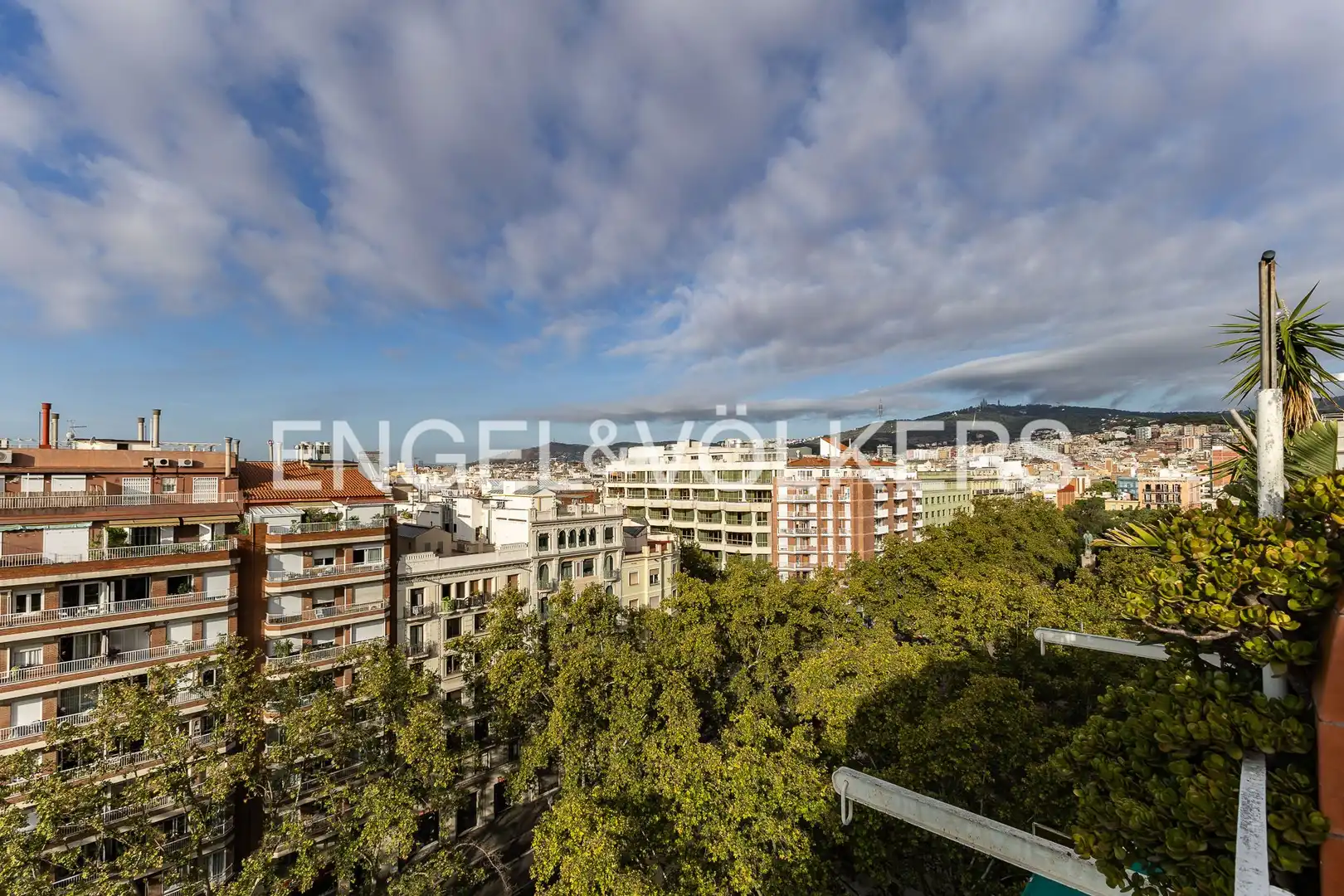 Vista exterior de Ático en venta en Gràcia