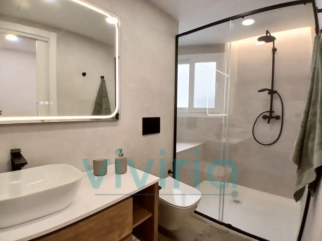 Baño de Piso en venta en Valencia con Aire acondicionado, Jardín privado y Terraza