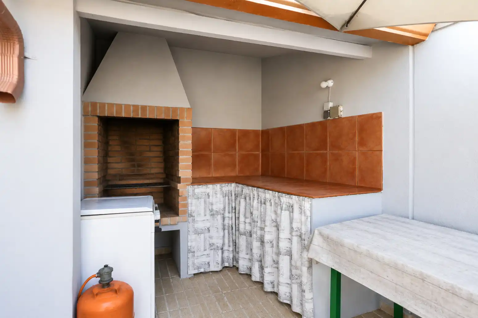 Cocina de Casa o chalet en venta en Sant Andreu de la Barca con Calefacción, Jardín privado y Terraza