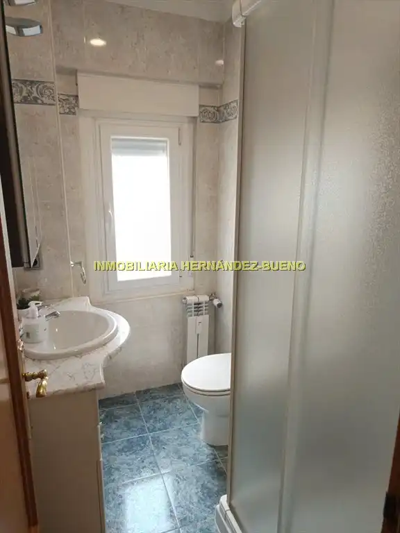 Baño de Piso de alquiler en Salamanca con Calefacción, Amueblado y Balcón