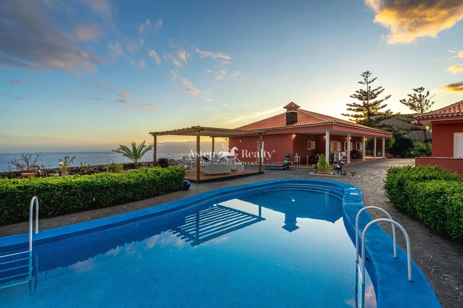 Vista exterior de Casa o chalet en venta en Santiago del Teide con Aire acondicionado, Calefacción y Piscina