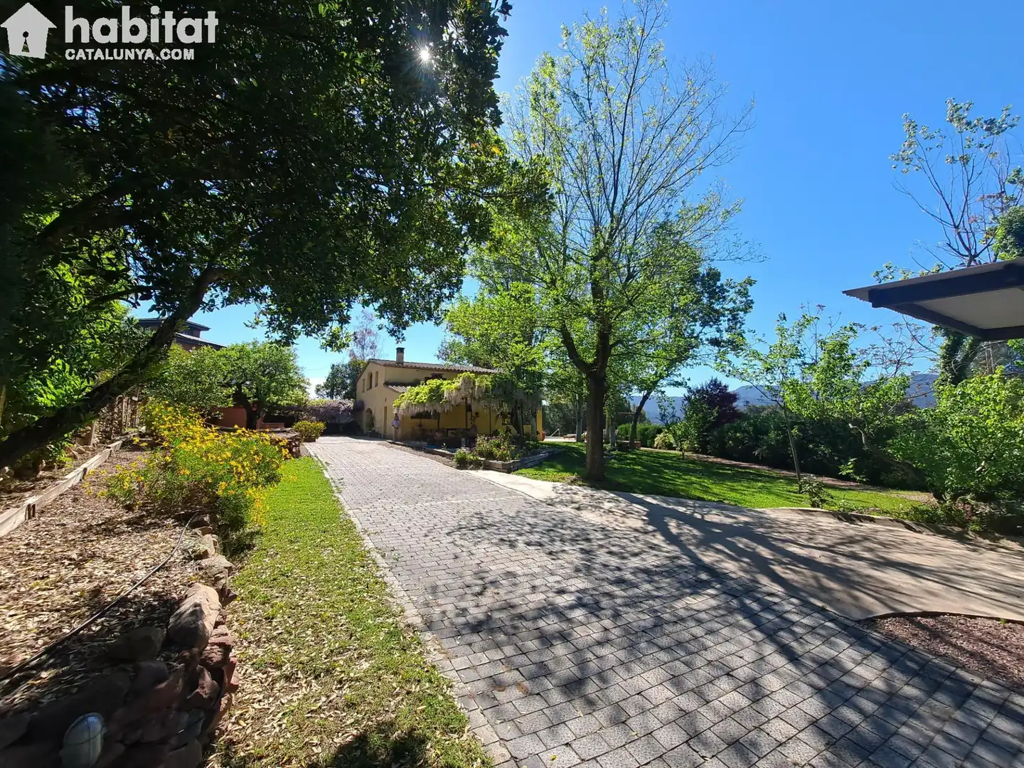 Vista exterior de Casa o chalet en venta en Sant Esteve Sesrovires con Aire acondicionado, Calefacción y Jardín privado