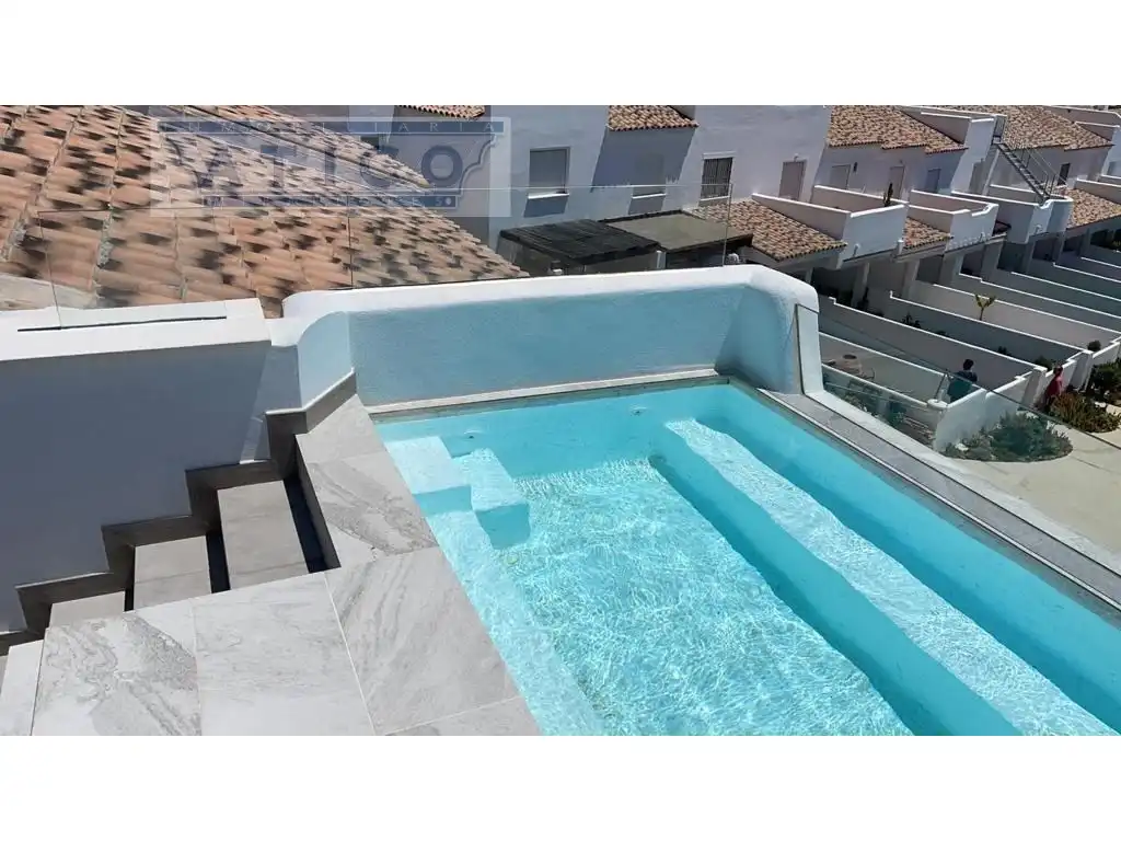 Piscina de Casa adosada en venda en Zahara de los Atunes amb Aire condicionat i Moblat