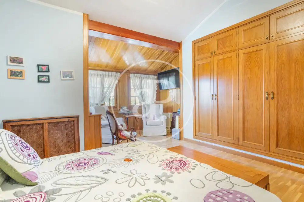 Habitación de Casa o chalet en venta en Paterna con Aire acondicionado, Calefacción y Jardín privado