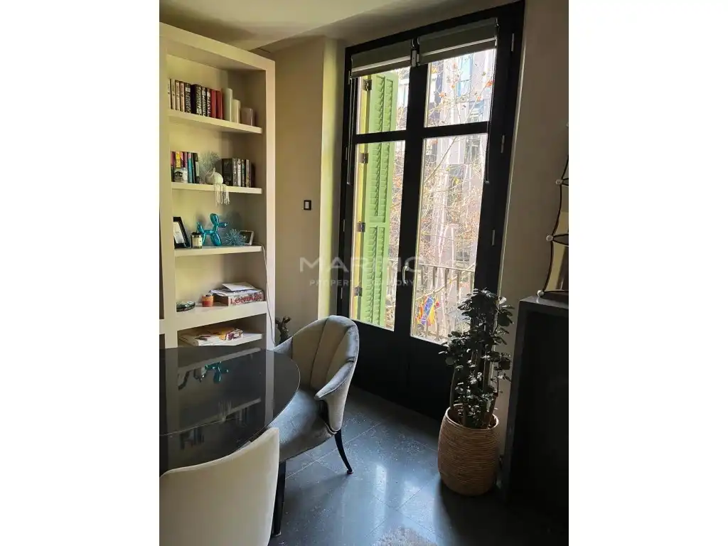 Schlafzimmer von Wohnung zum Verkauf in Barcelona mit Klimaanlage und Balkon