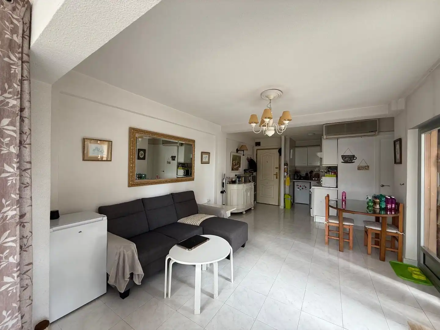 Sala de estar de Apartamento en venta en Benidorm con Terraza y Amueblado