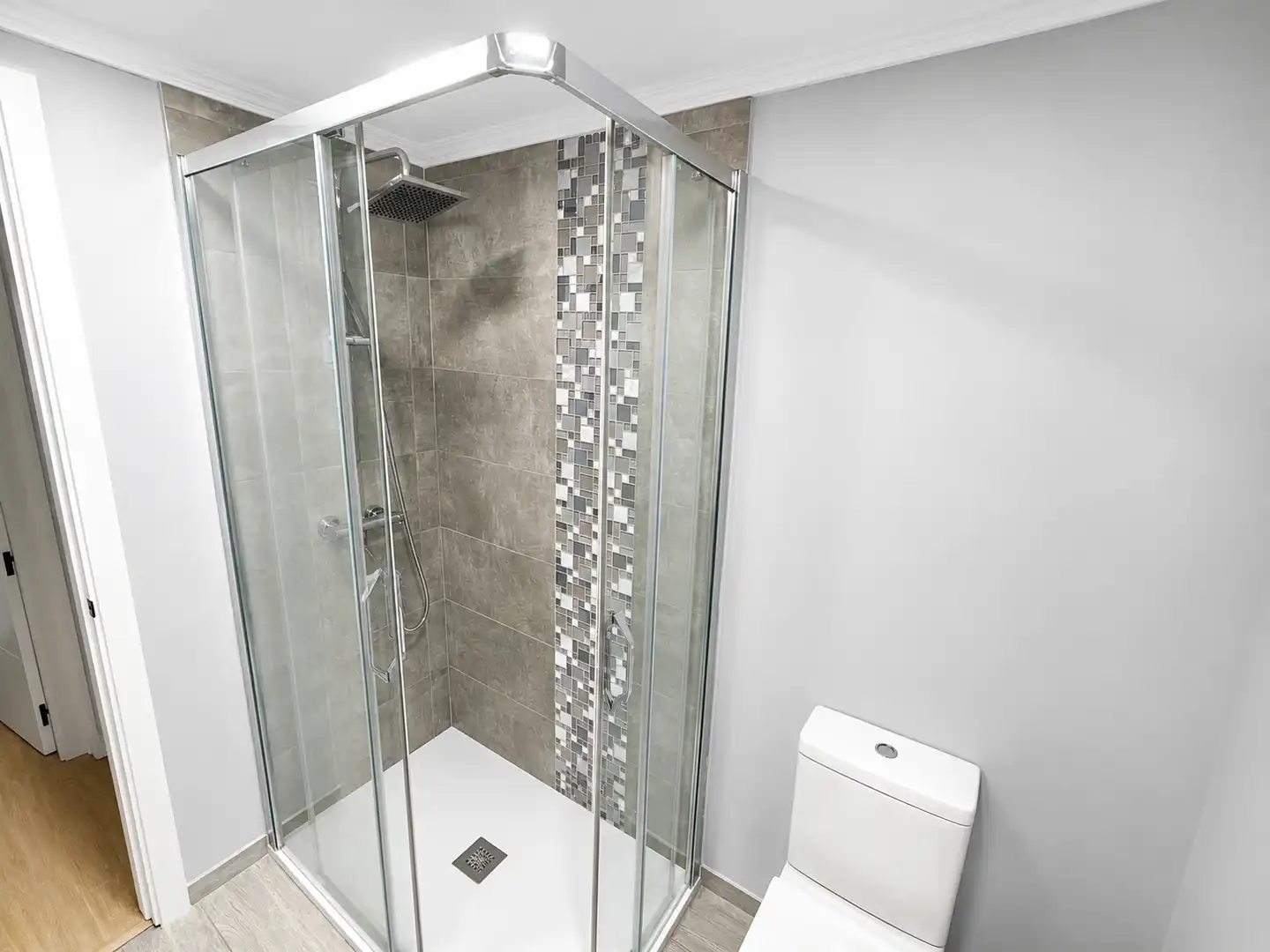 Bathroom of Flat for sale in Getafe  with Air Conditioner, Heating and Storage room