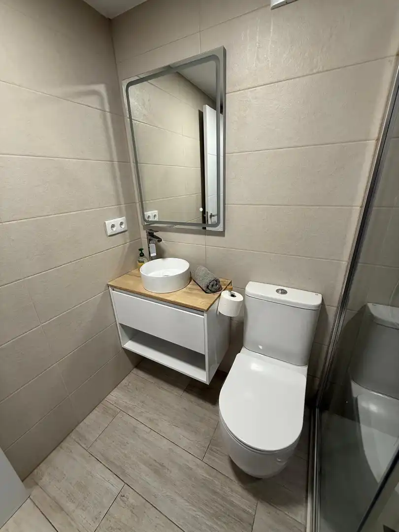Baño de Piso en venta en Benidorm con Aire acondicionado, Calefacción y Jardín privado